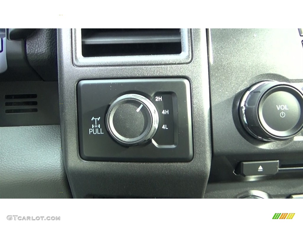 2017 Ford F350 Super Duty XL SuperCab 4x4 Controls Photo #117633359
