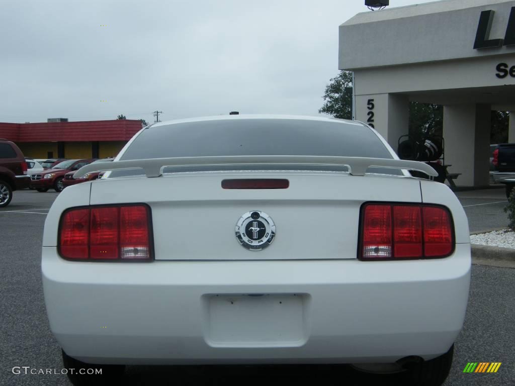 2005 Mustang V6 Deluxe Coupe - Performance White / Dark Charcoal photo #4