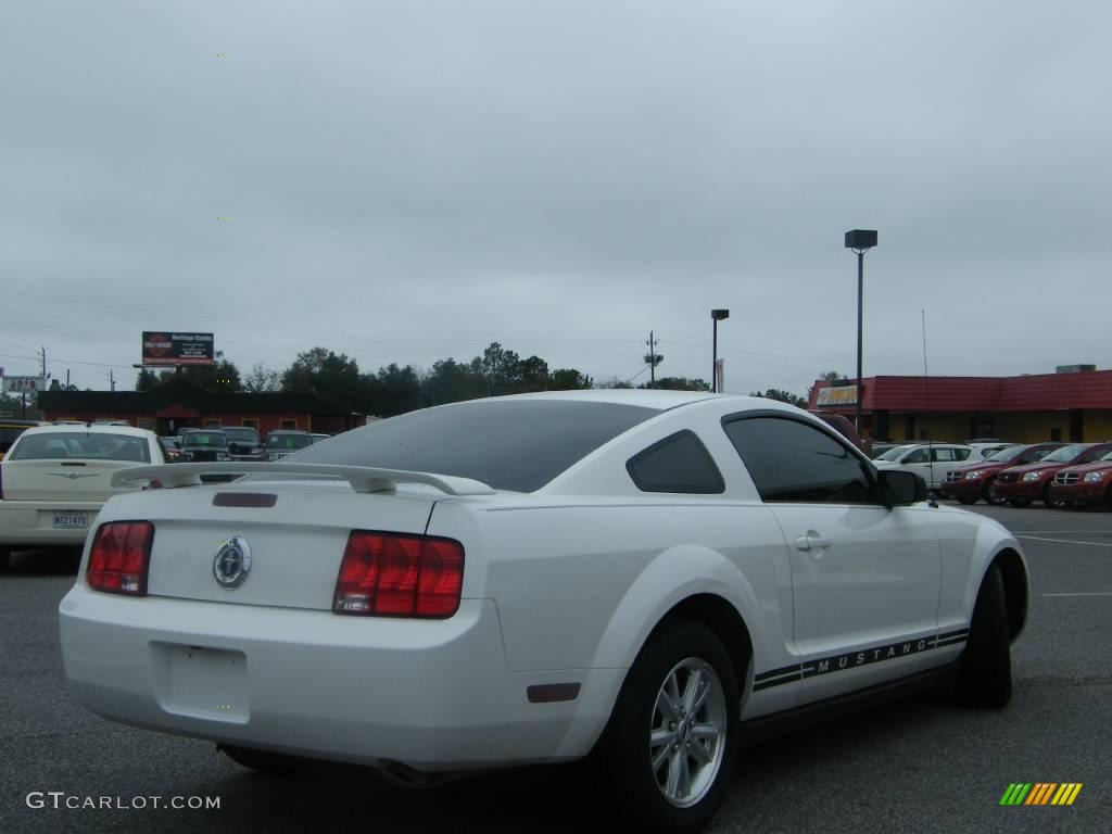2005 Mustang V6 Deluxe Coupe - Performance White / Dark Charcoal photo #5