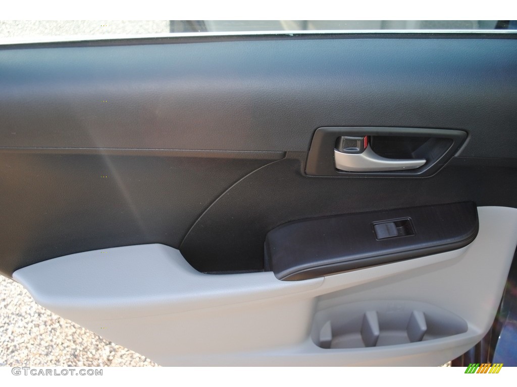 2014 Camry LE - Parisian Night Pearl / Ash photo #19