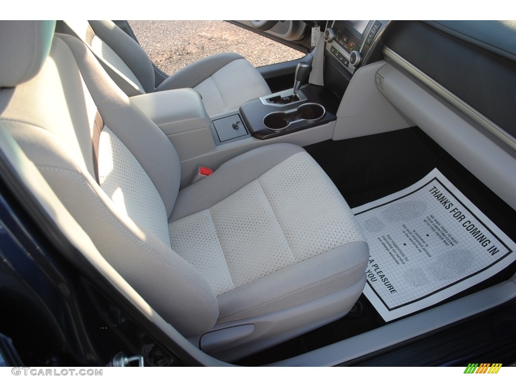 2014 Camry LE - Parisian Night Pearl / Ash photo #24