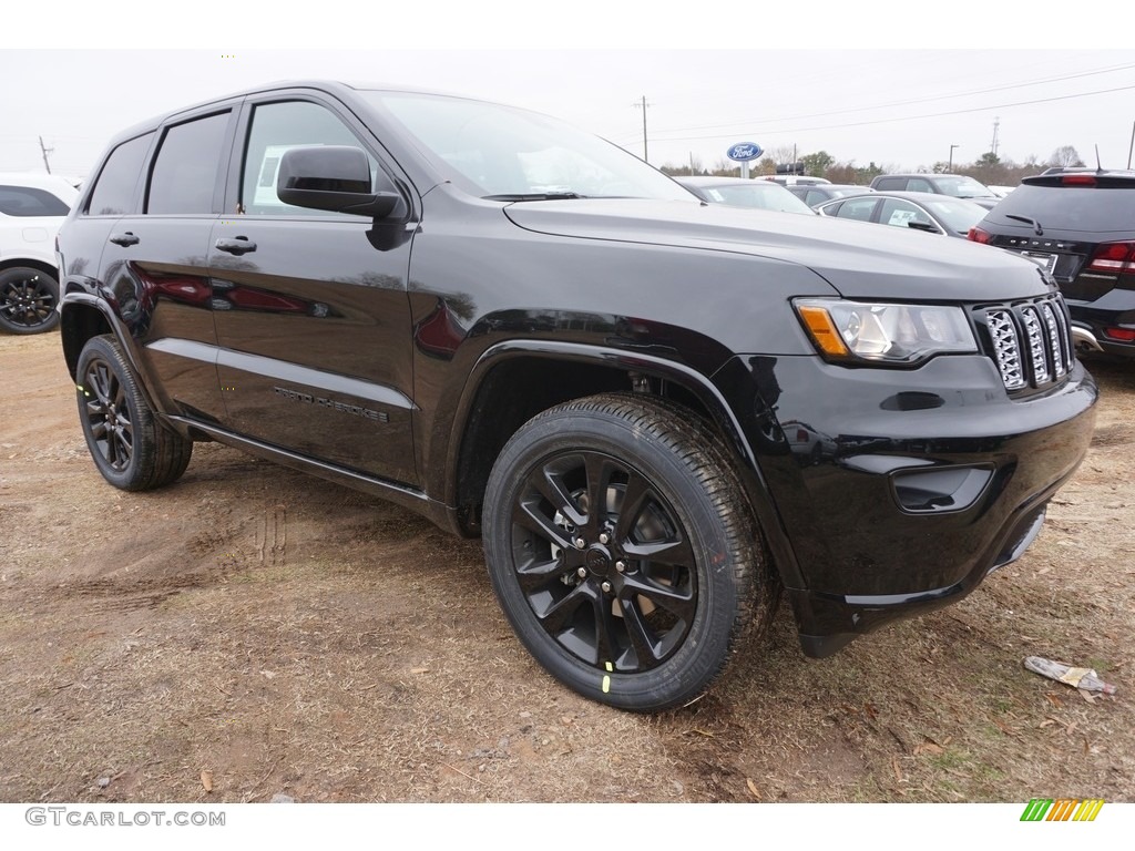 2017 Grand Cherokee Laredo - Diamond Black Crystal Pearl / Black photo #4