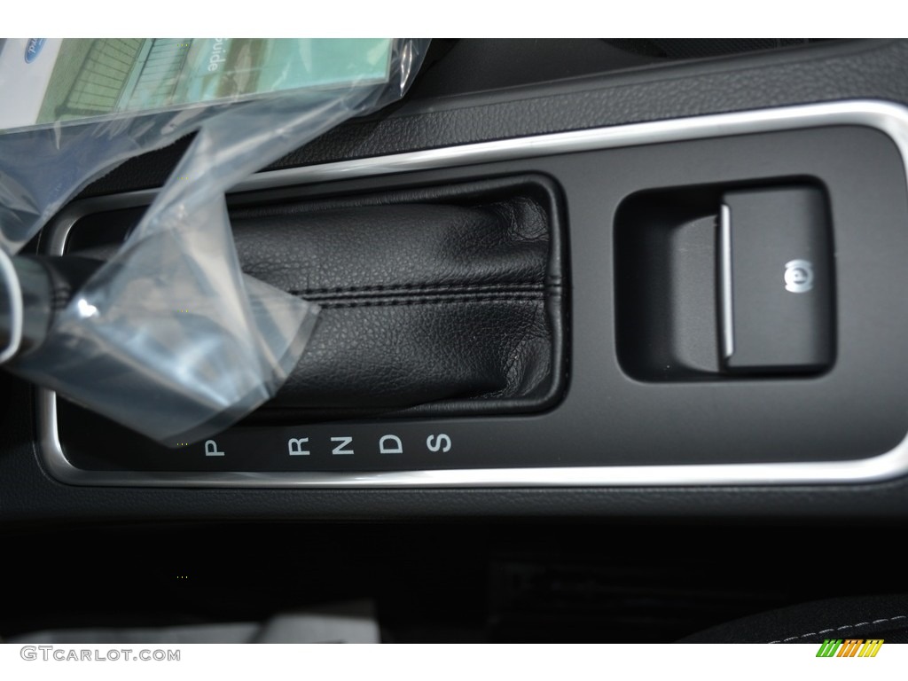 2017 Escape SE 4WD - Oxford White / Charcoal Black photo #14