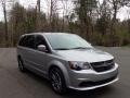 2017 Billet Metallic Dodge Grand Caravan SE Plus  photo #4