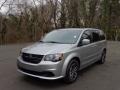 2017 Billet Metallic Dodge Grand Caravan SE Plus  photo #2