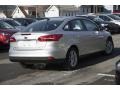 Ingot Silver - Focus SE Sedan Photo No. 3