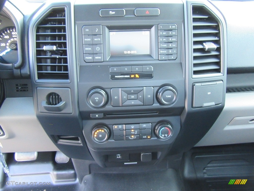 2017 F150 XL Regular Cab - Oxford White / Earth Gray photo #24