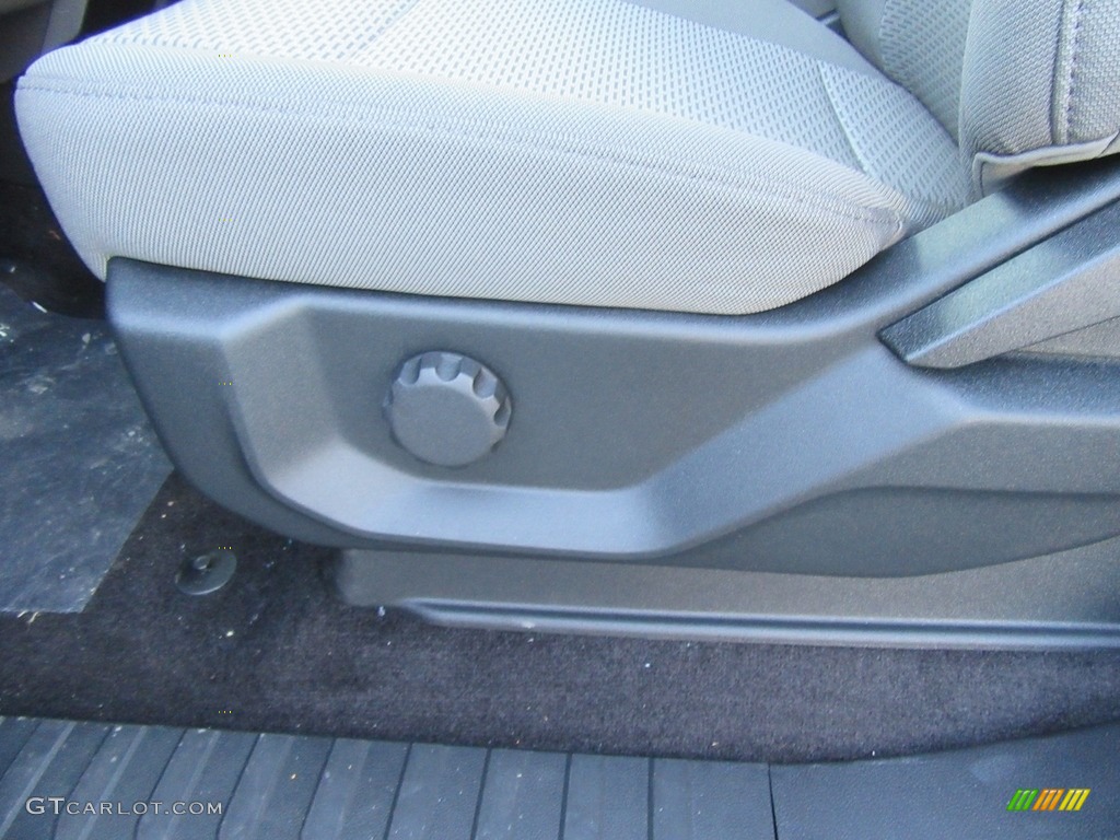 Earth Gray Interior 2017 Ford F150 XLT SuperCrew Photo #117656248