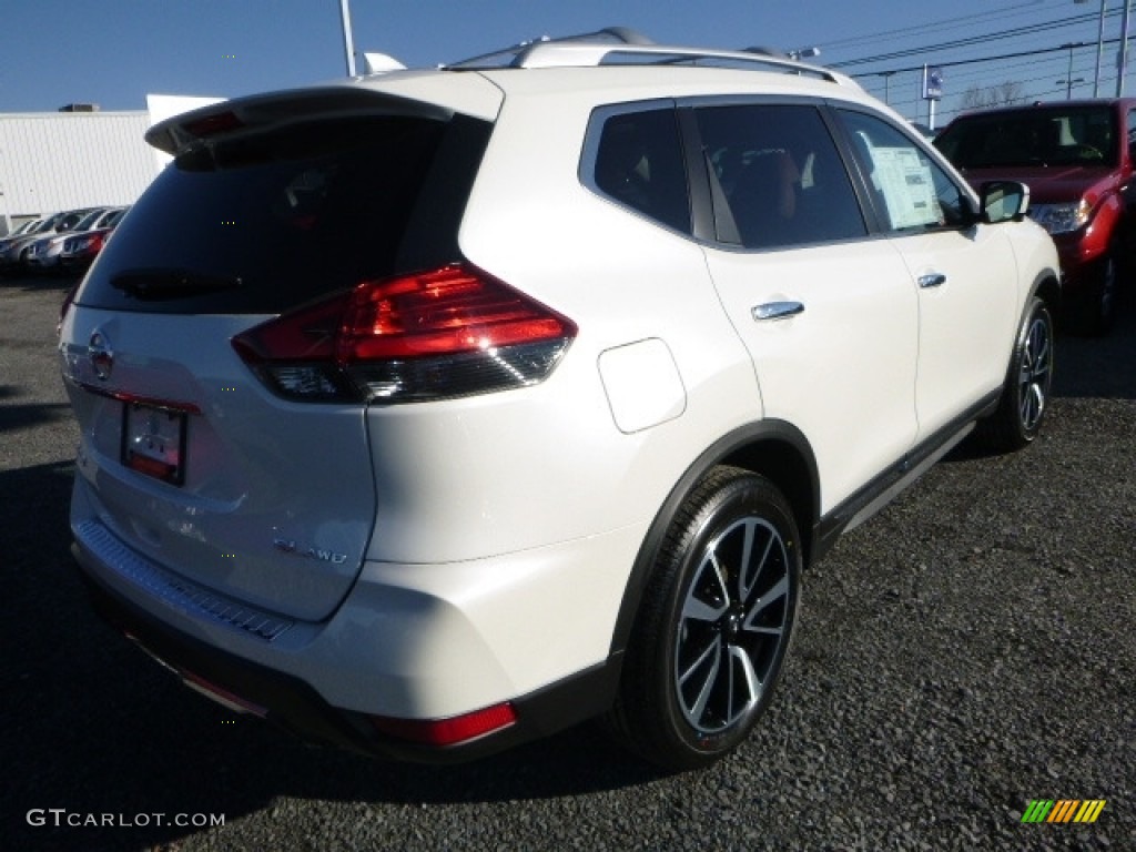 2017 Rogue SL AWD - Pearl White / Platinum Reserve Tan photo #7