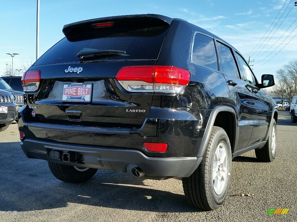 2017 Grand Cherokee Laredo 4x4 - Diamond Black Crystal Pearl / Black photo #4