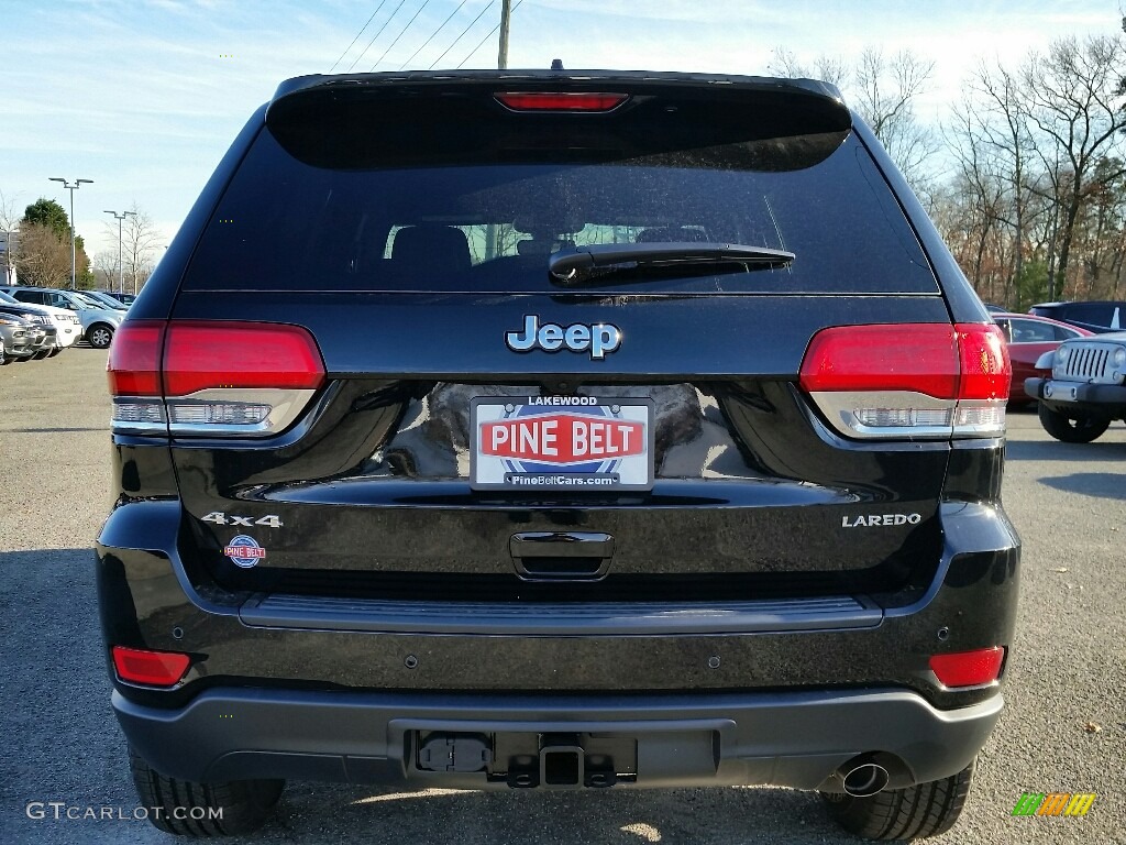 2017 Grand Cherokee Laredo 4x4 - Diamond Black Crystal Pearl / Black photo #5
