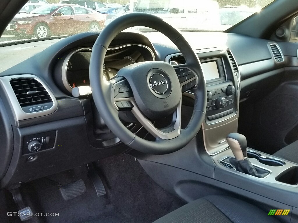 2017 Grand Cherokee Laredo 4x4 - Diamond Black Crystal Pearl / Black photo #6