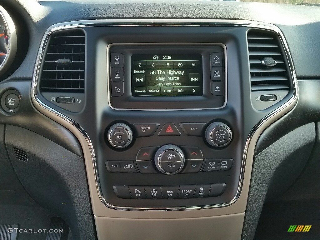 2017 Grand Cherokee Laredo 4x4 - Diamond Black Crystal Pearl / Black photo #9