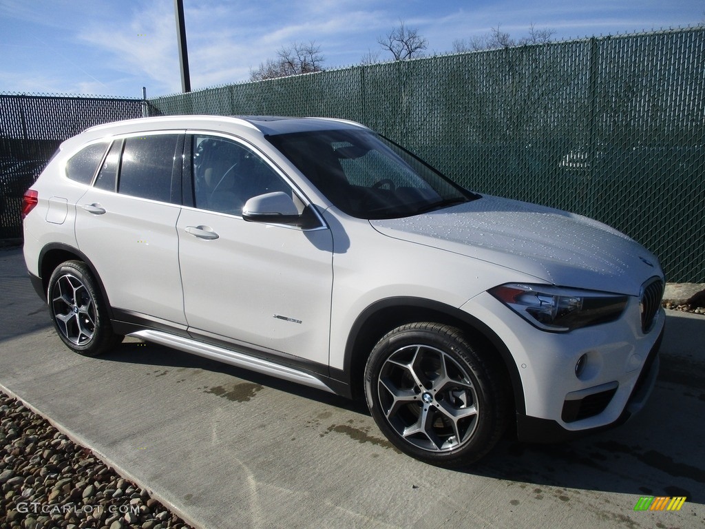 2017 X1 xDrive28i - Alpine White / Canberra Beige photo #1
