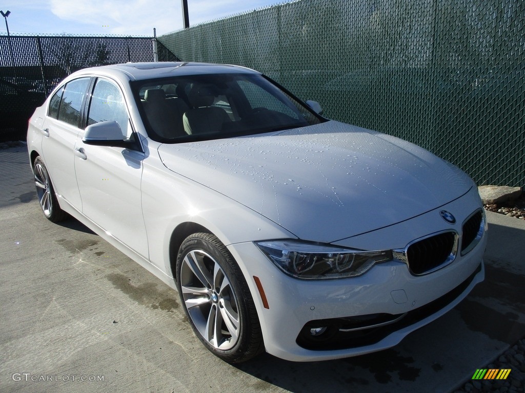 2017 3 Series 330i xDrive Sedan - Alpine White / Venetian Beige/Black photo #5