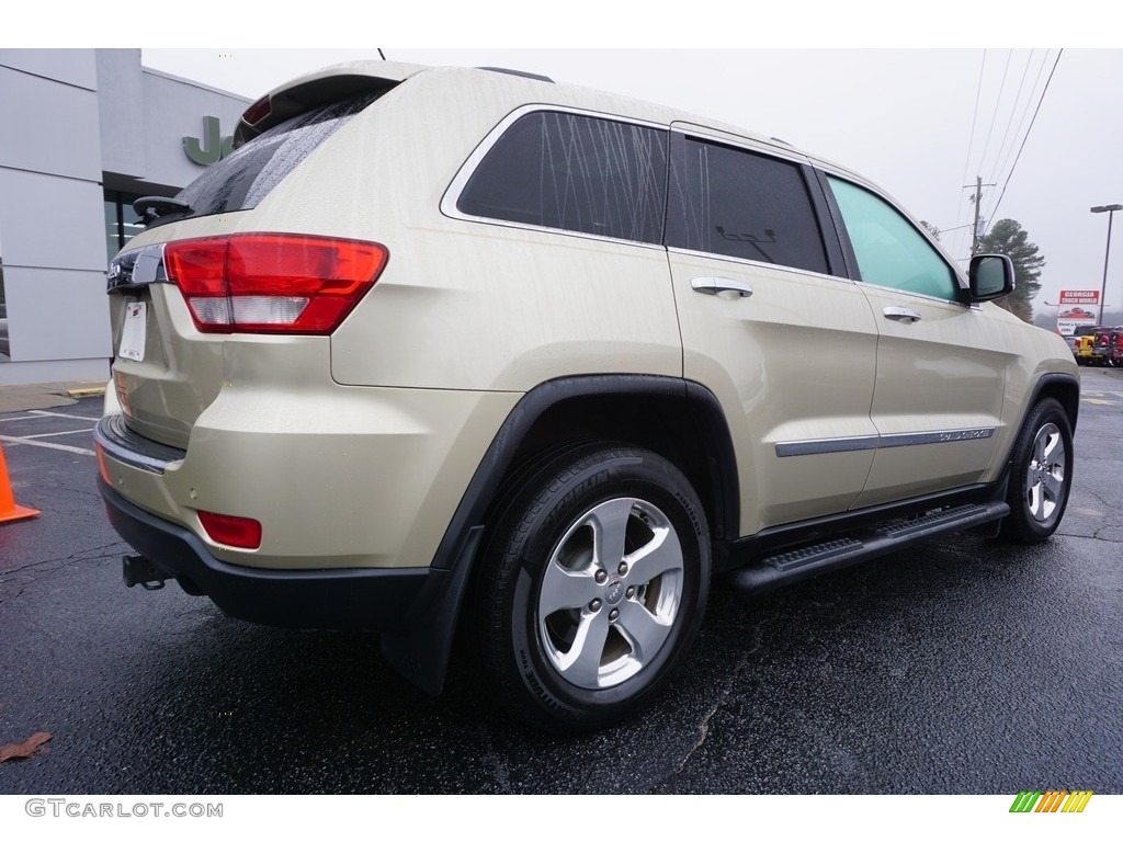 2011 Grand Cherokee Limited 4x4 - White Gold Metallic / Black/Light Frost Beige photo #7