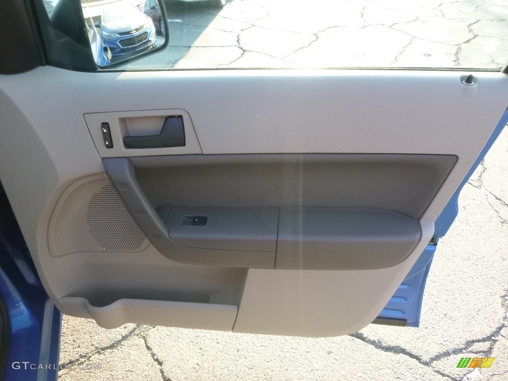 2010 Focus SE Sedan - Blue Flame Metallic / Medium Stone photo #3