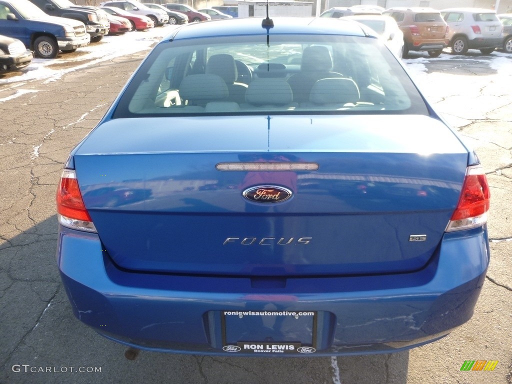 2010 Focus SE Sedan - Blue Flame Metallic / Medium Stone photo #5