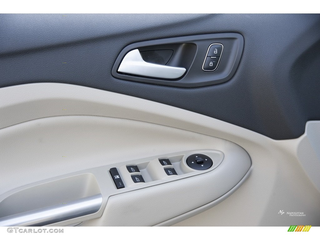 2017 Escape SE 4WD - Ingot Silver / Medium Light Stone photo #4