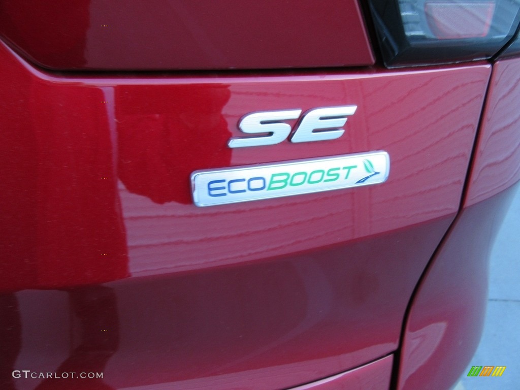 2017 Ford Escape SE Marks and Logos Photos
