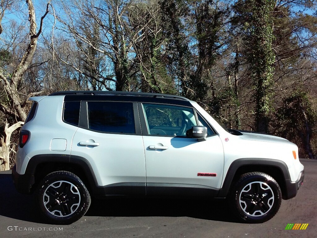 Glacier Metallic 2017 Jeep Renegade Trailhawk 4x4 Exterior Photo #117685140