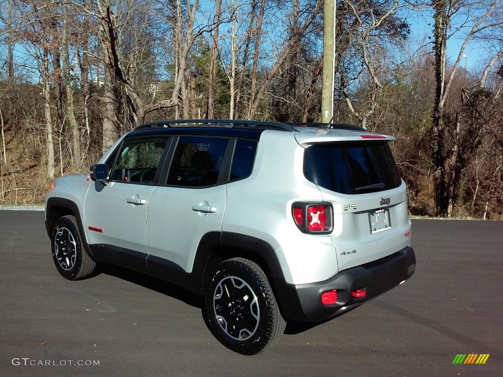 2017 Renegade Trailhawk 4x4 - Glacier Metallic / Black photo #6