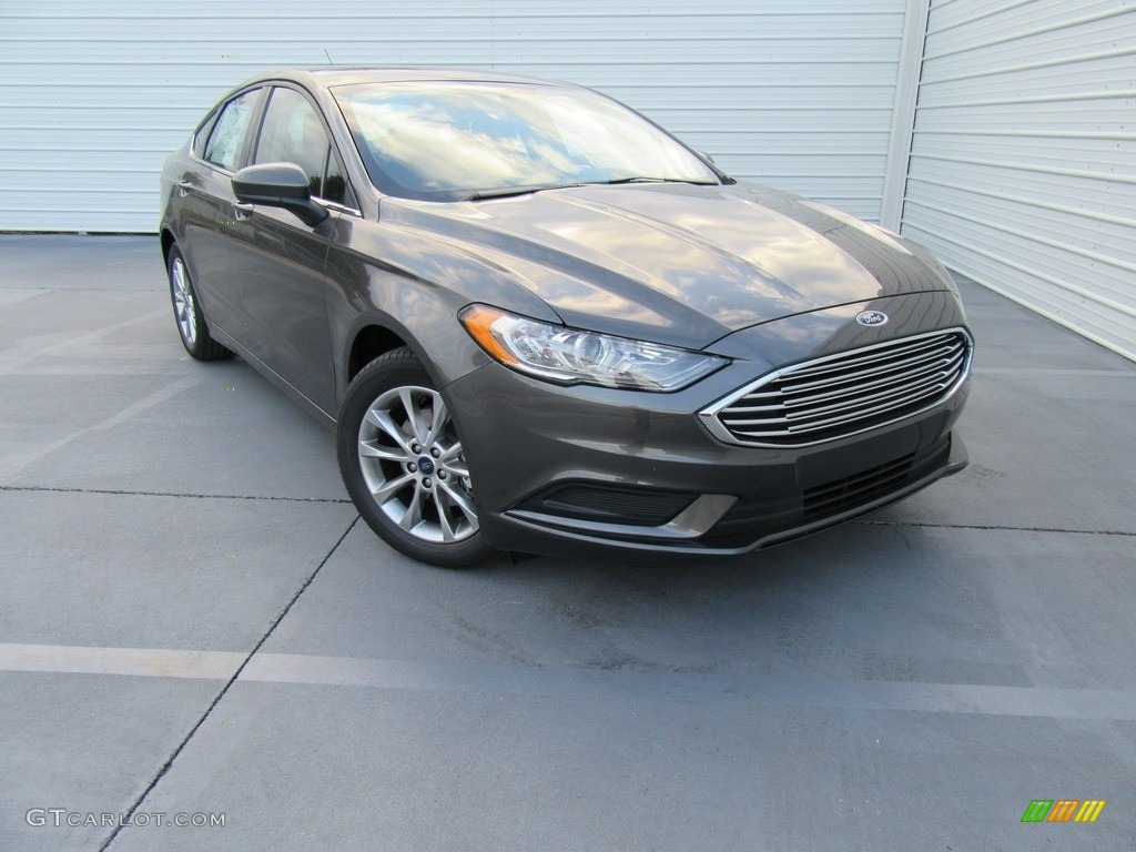 2017 Fusion SE - Magnetic / Ebony photo #2