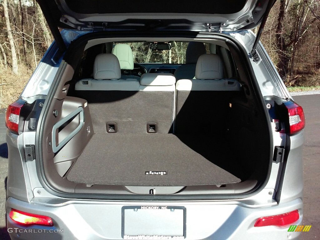 2017 Jeep Cherokee Overland 4x4 Trunk Photo #117687084