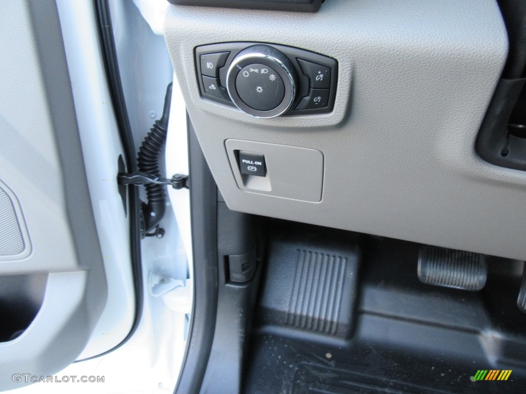 2017 F150 XL Regular Cab - Oxford White / Earth Gray photo #30