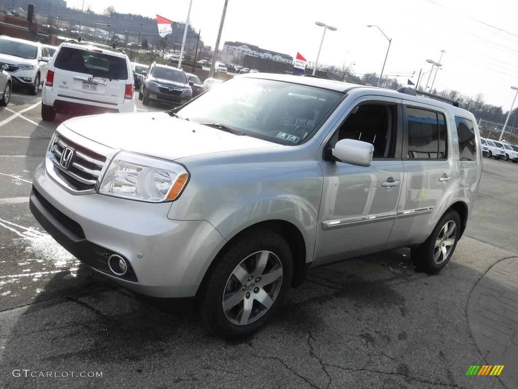 2015 Pilot Touring 4WD - Alabaster Silver Metallic / Black photo #5