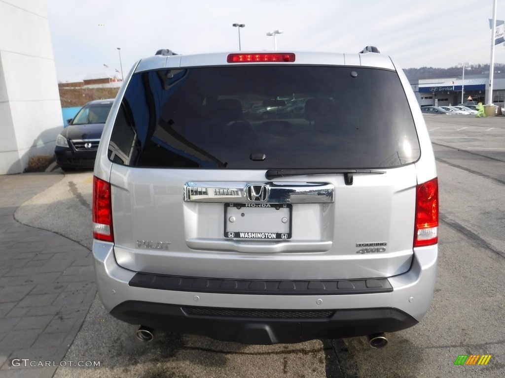 2015 Pilot Touring 4WD - Alabaster Silver Metallic / Black photo #9