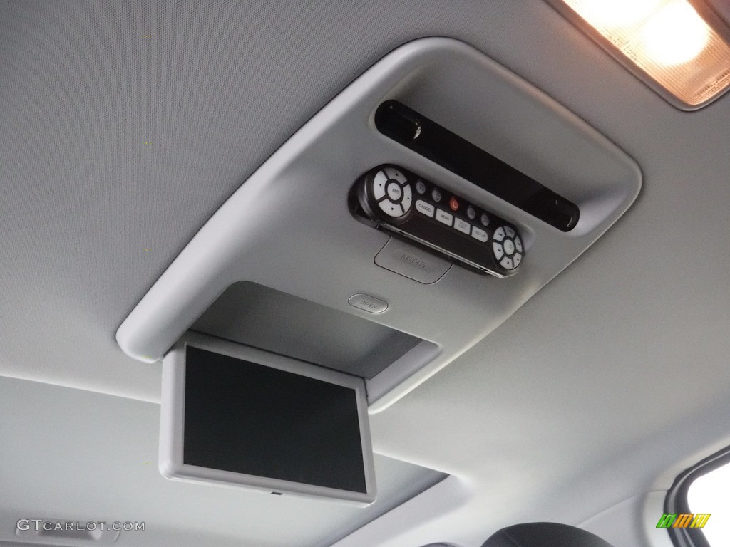 2015 Pilot Touring 4WD - Alabaster Silver Metallic / Black photo #12