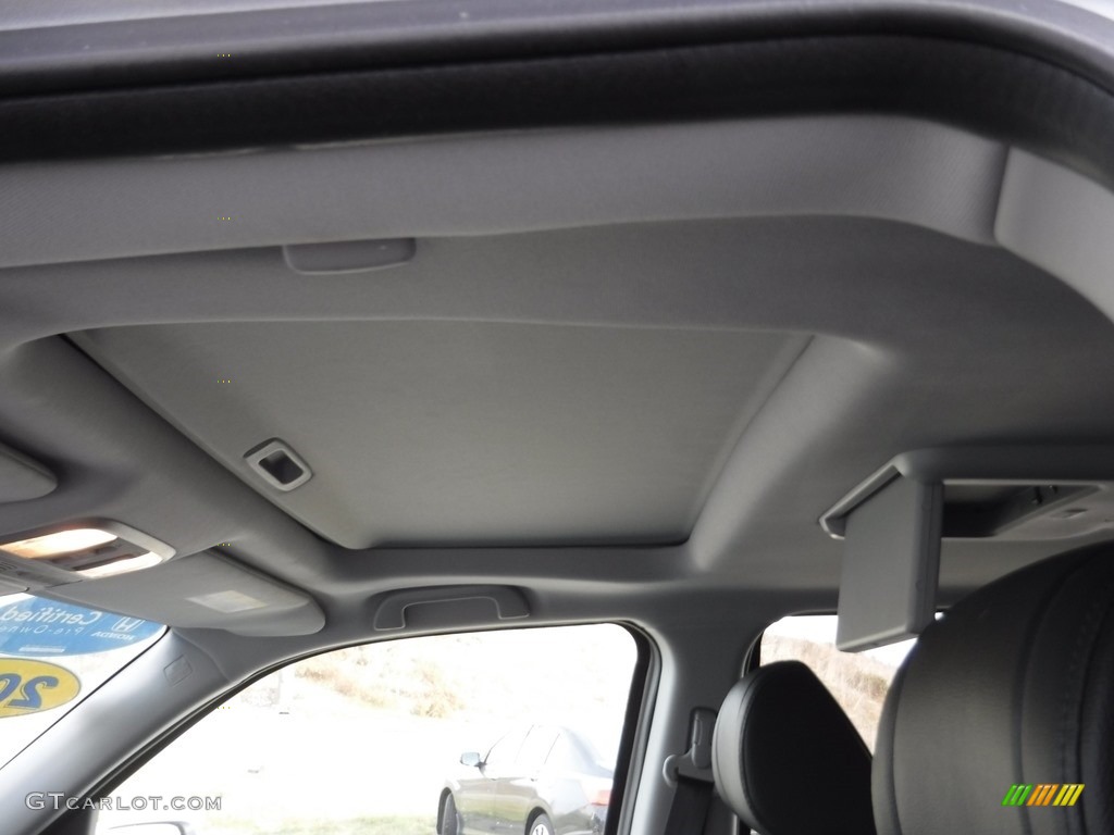 2015 Pilot Touring 4WD - Alabaster Silver Metallic / Black photo #14