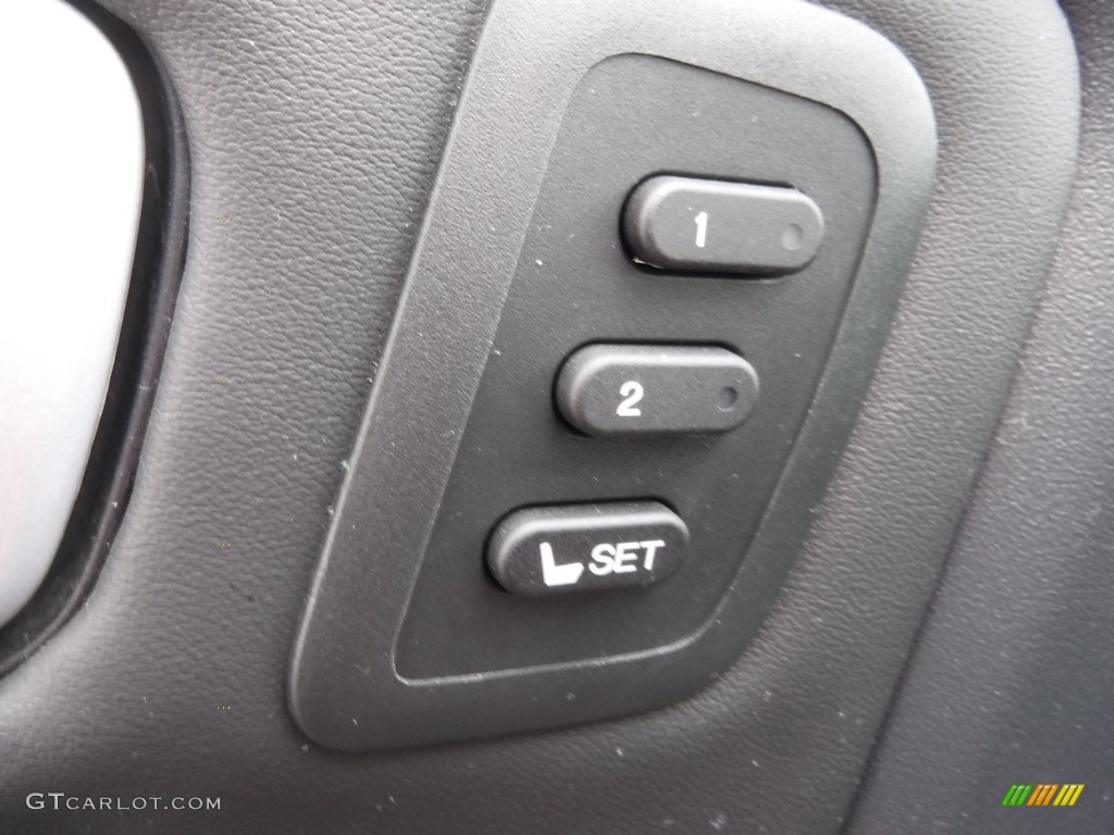 2015 Pilot Touring 4WD - Alabaster Silver Metallic / Black photo #16