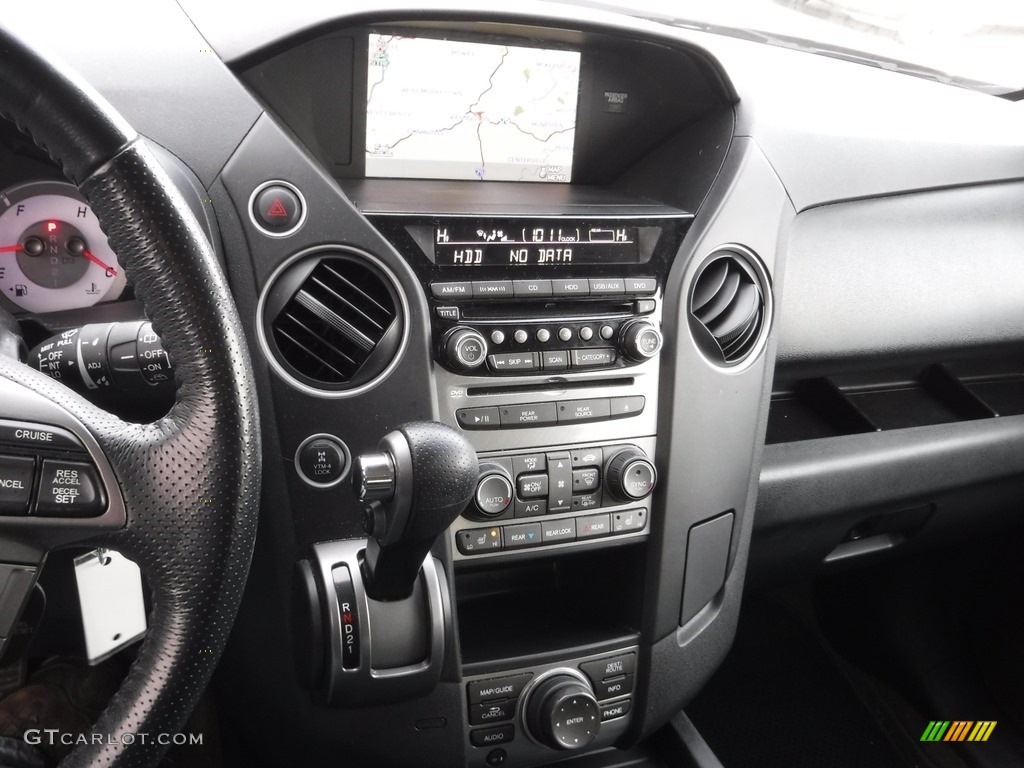 2015 Pilot Touring 4WD - Alabaster Silver Metallic / Black photo #21