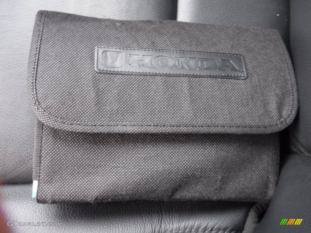 2015 Pilot Touring 4WD - Alabaster Silver Metallic / Black photo #30