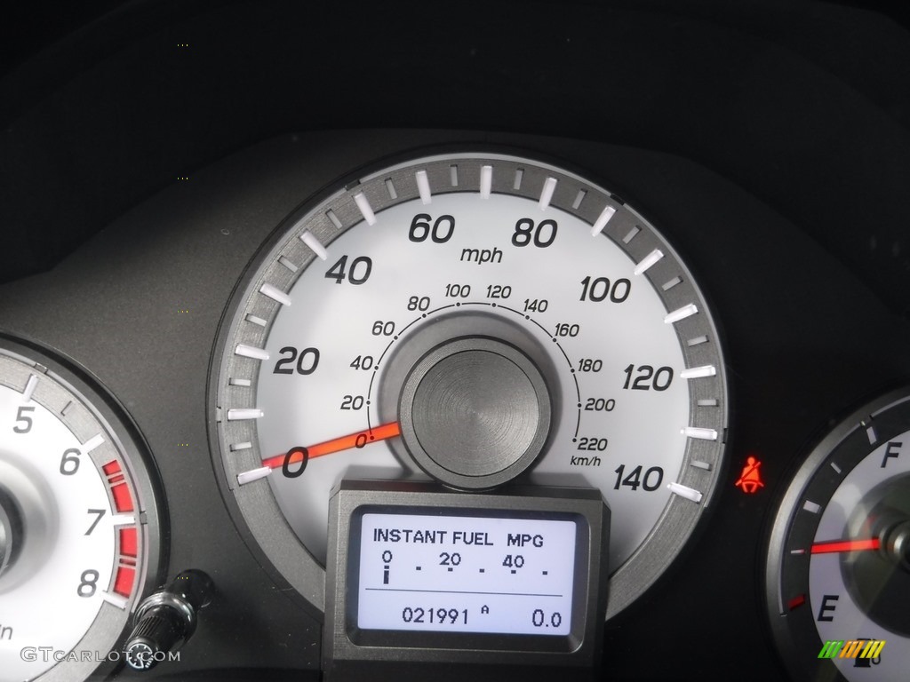 2015 Pilot Touring 4WD - Alabaster Silver Metallic / Black photo #33