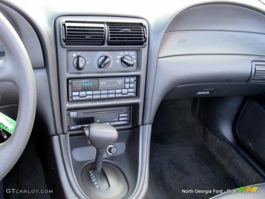 2000 Mustang V6 Convertible - Silver Metallic / Dark Charcoal photo #16