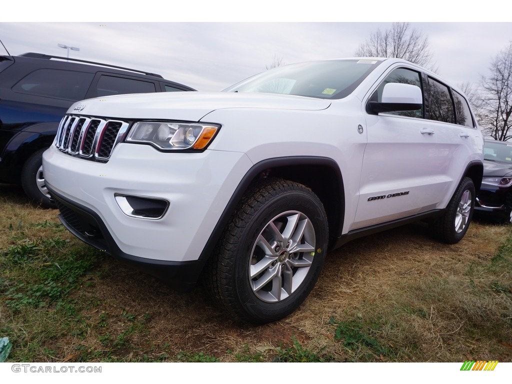 2017 Grand Cherokee Laredo 4x4 - Bright White / Black photo #1