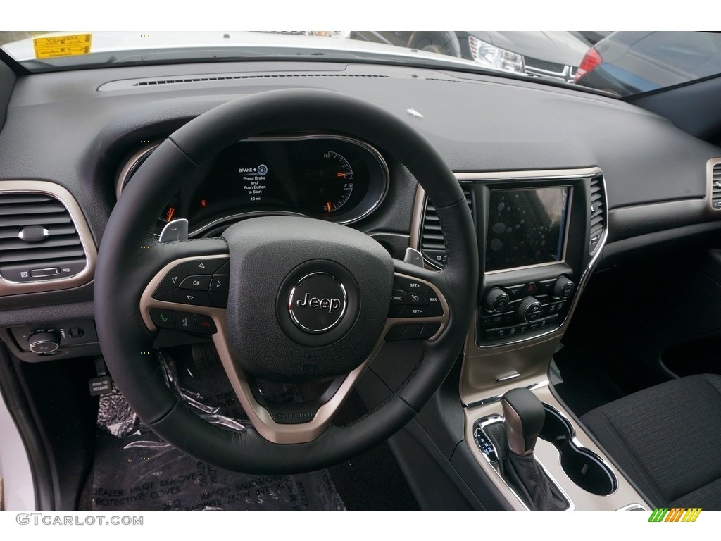 2017 Grand Cherokee Laredo 4x4 - Bright White / Black photo #4