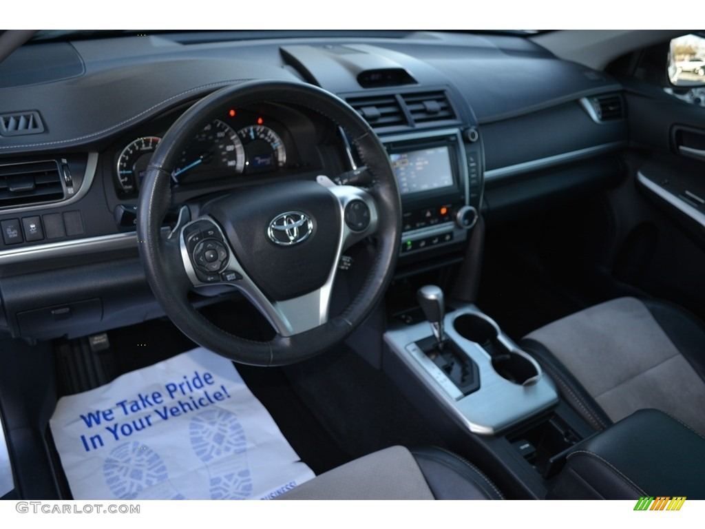 2014 Camry SE V6 - Classic Silver Metallic / Black/Ash photo #11