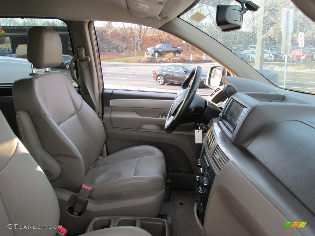 2011 Routan SE - Twilight Gray Metallic / Sierra Stone photo #15