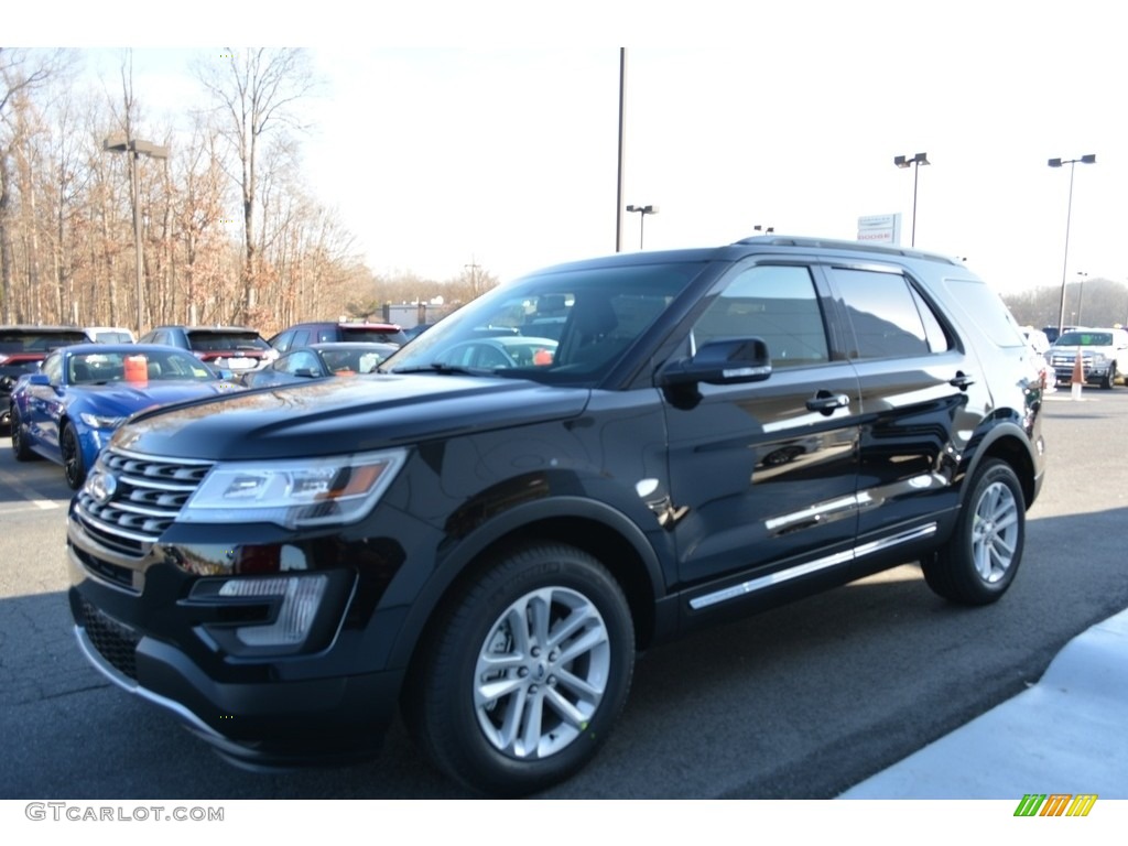2017 Explorer XLT - Shadow Black / Ebony Black photo #3