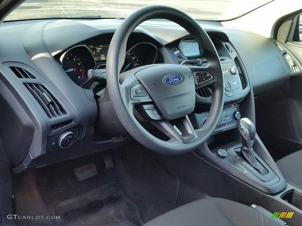 2015 Focus SE Hatchback - Blue Candy Metallic / Charcoal Black photo #11