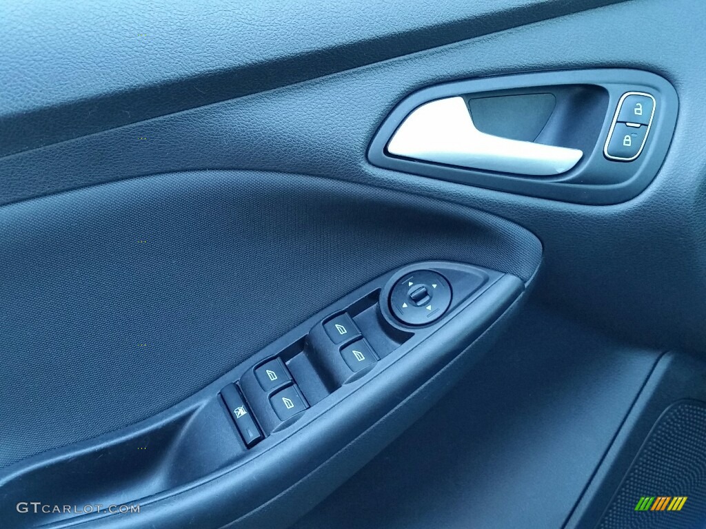 2015 Focus SE Hatchback - Blue Candy Metallic / Charcoal Black photo #14