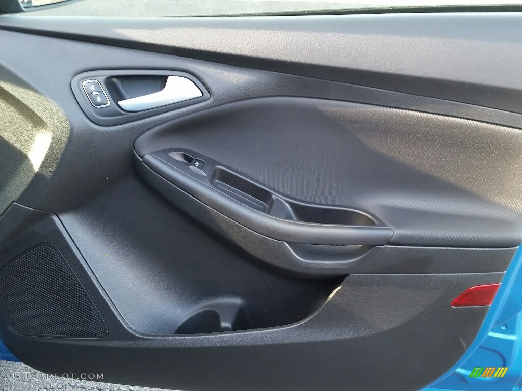 2015 Focus SE Hatchback - Blue Candy Metallic / Charcoal Black photo #19