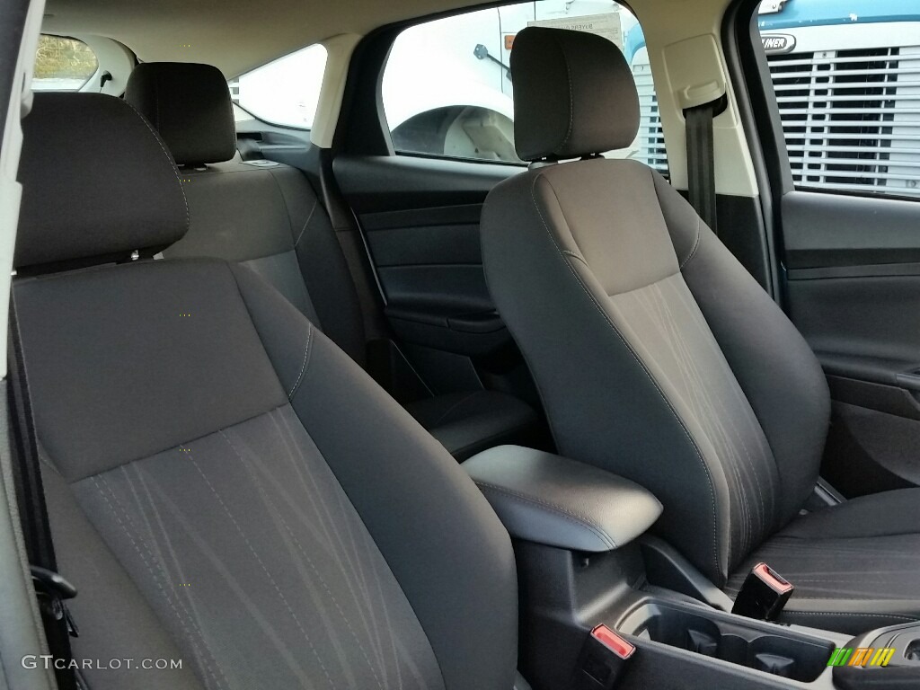 2015 Focus SE Hatchback - Blue Candy Metallic / Charcoal Black photo #22