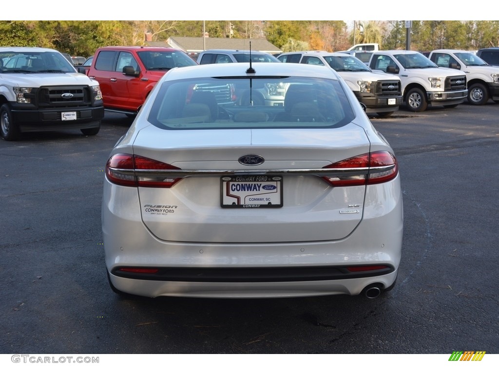 2017 Fusion SE - Oxford White / Medium Light Stone photo #4