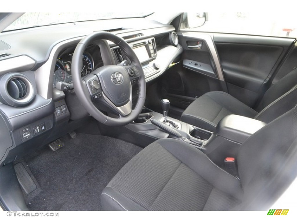 2017 RAV4 XLE AWD - Super White / Black photo #5