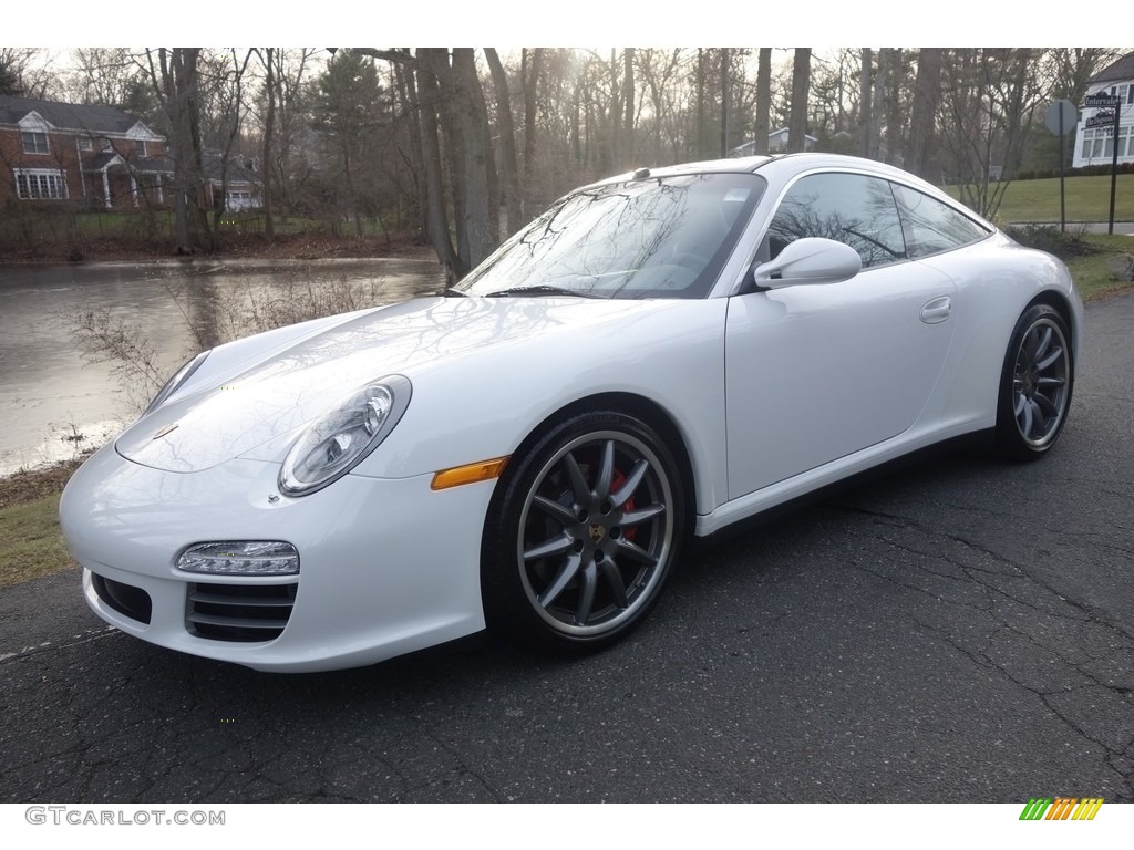 Carrara White Porsche 911